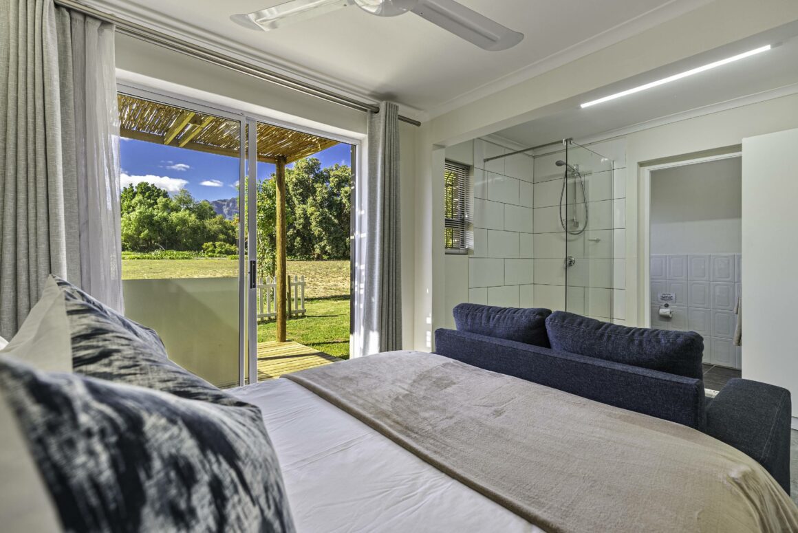 THE GATE HOUSE | 103 Queen Bed