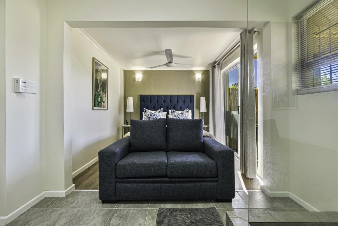 THE GATE HOUSE | 103 Queen Bed