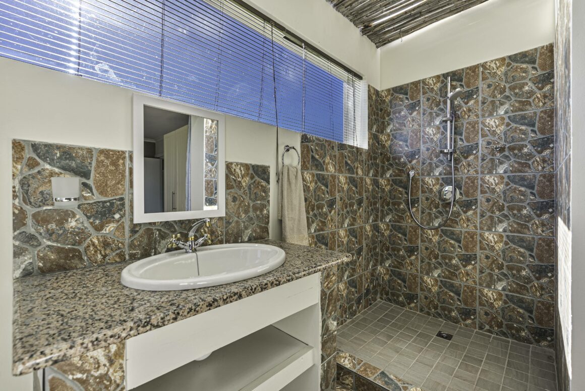 THE GATE HOUSE | 102 Twin Bed