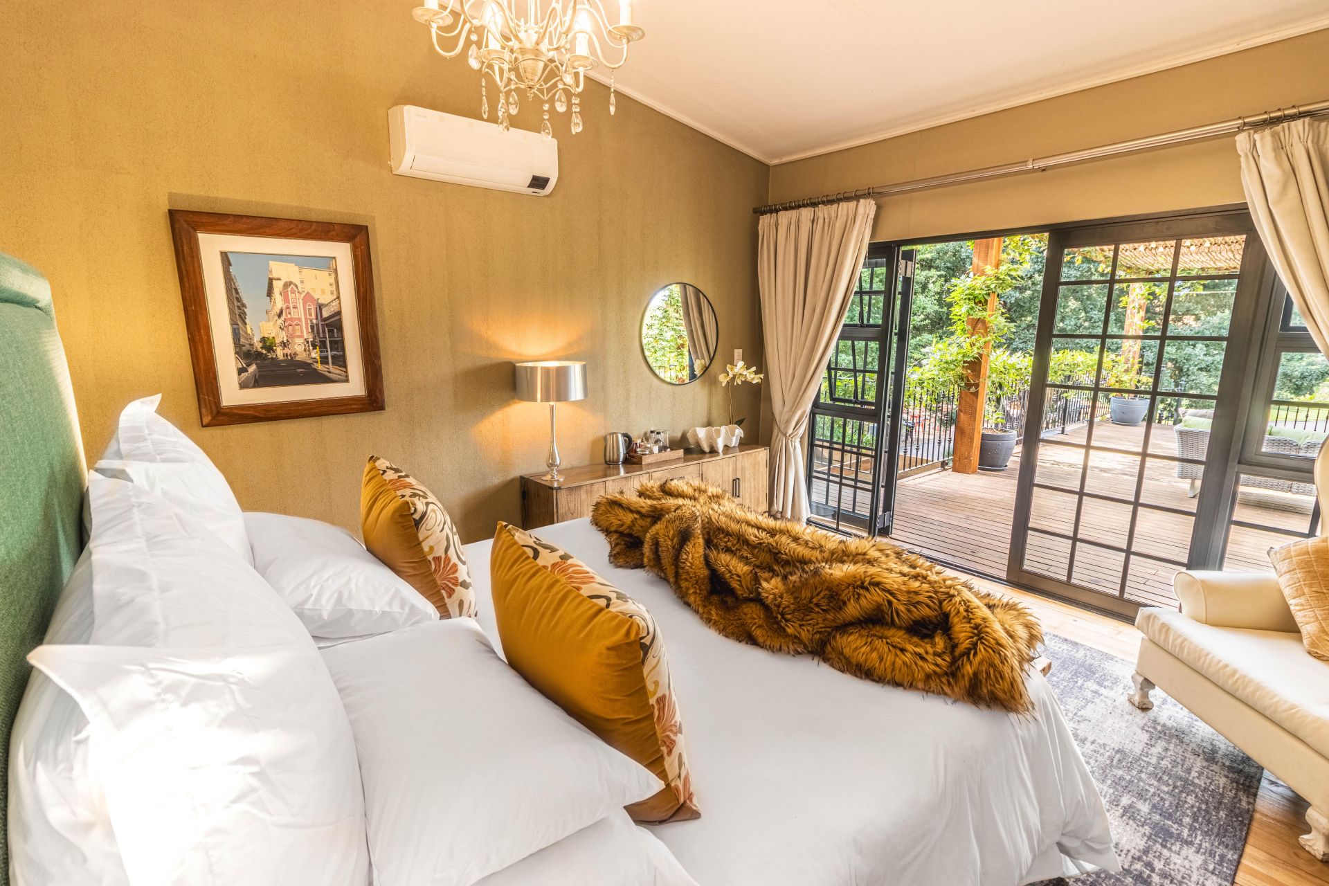THE FOUNTAINS ROOMS | 101 – 105 King Bed